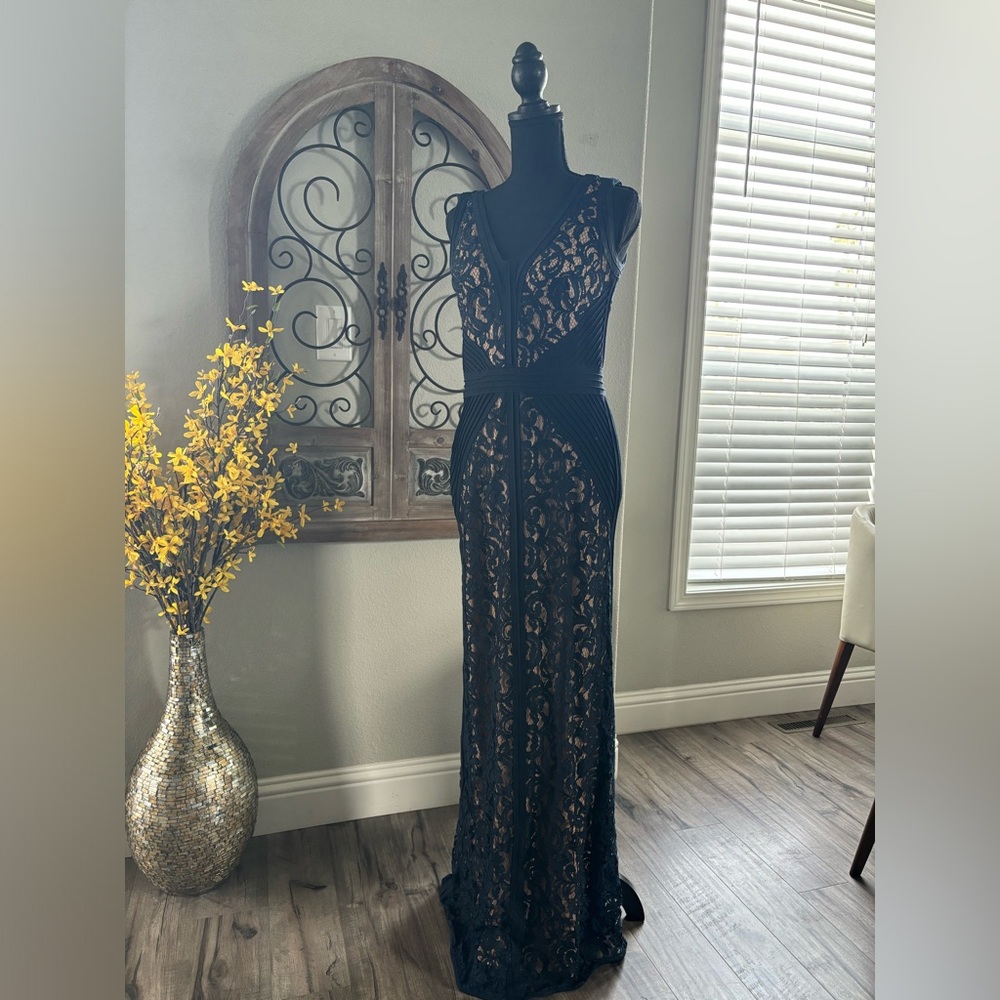 Women's Lace Sleeveless Mermaid Gown